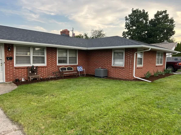439 Theodore St APT 5, Loves Park, IL 61111