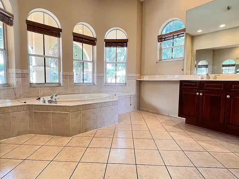 9546 Worswick Ct — Photo 36