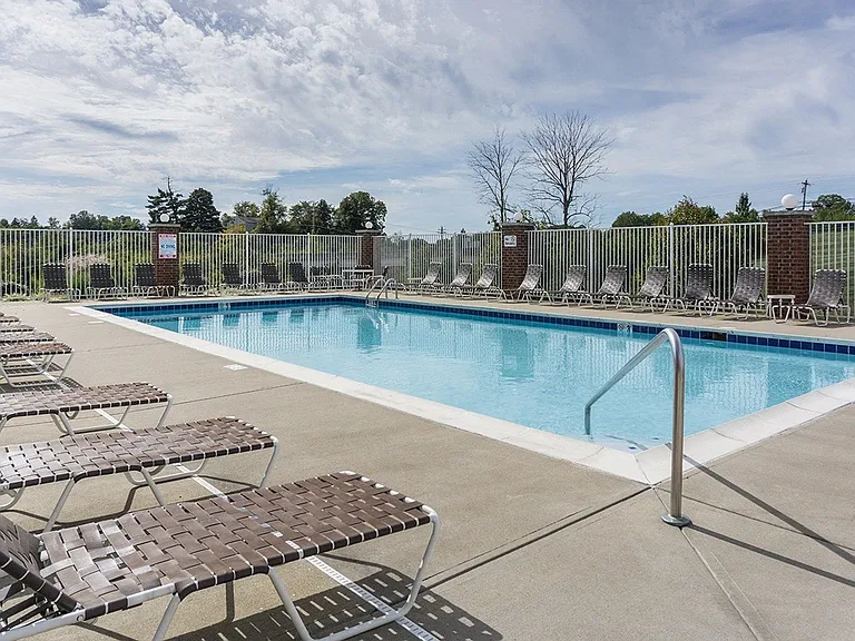 Brookstone Crossing Apartments — Photo 19