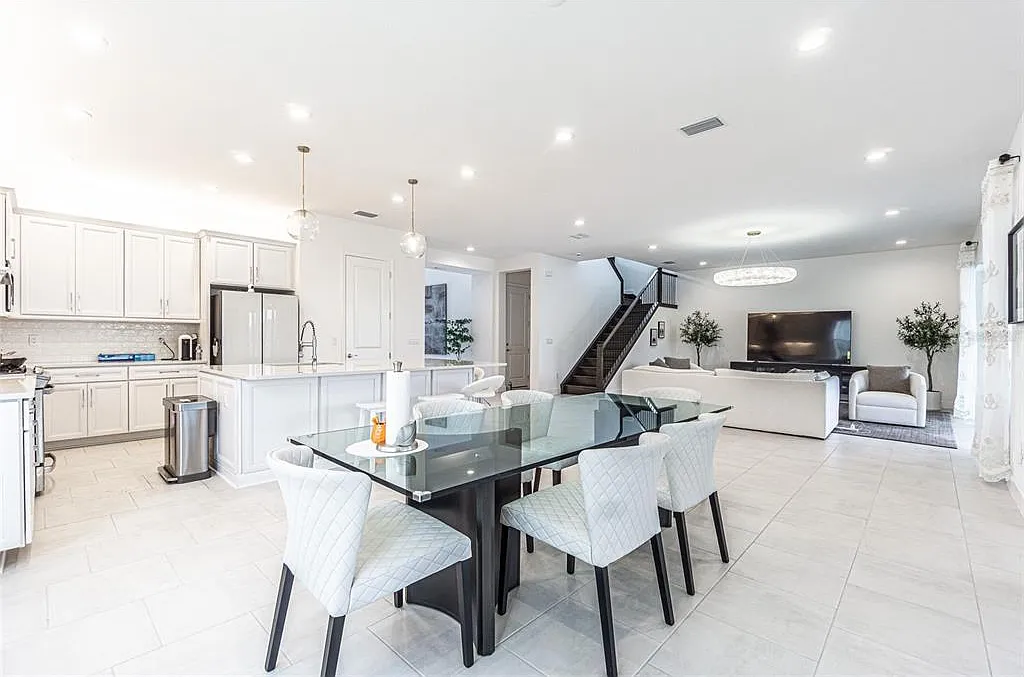 5 bed, 5.5 bath, 4139 sqft, $4,800 — Photo 4