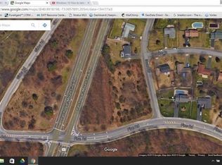 83 Country Rd, Medford, NY 11763