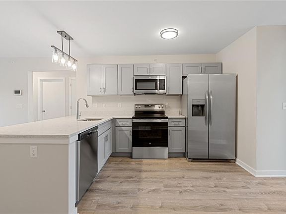 3rd image of 2039 Clermont St #202