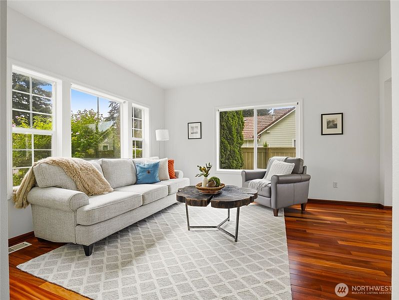 4th image of 9408 Budd Court NE