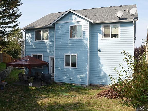 Private back patio with good sized side yard and views of Mt Rainier