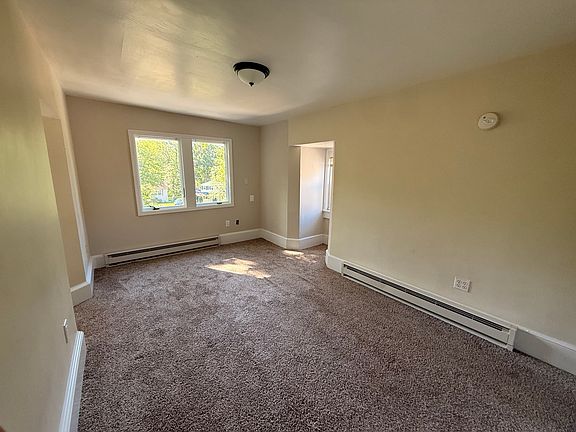 3rd image of 6 Delwick Ln APT 4