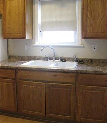 3rd image of 3647 W 127th St