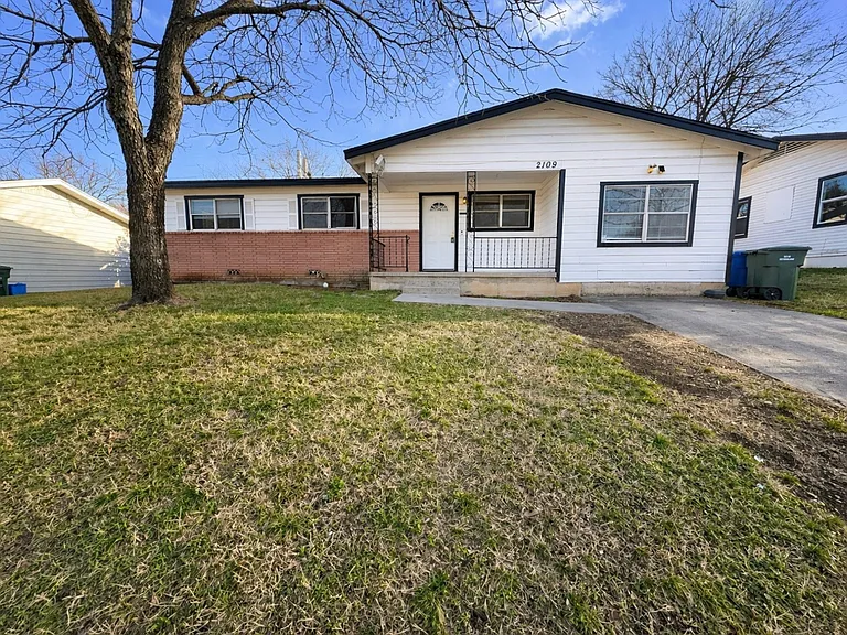 2109 Terrace Dr — Photo 1