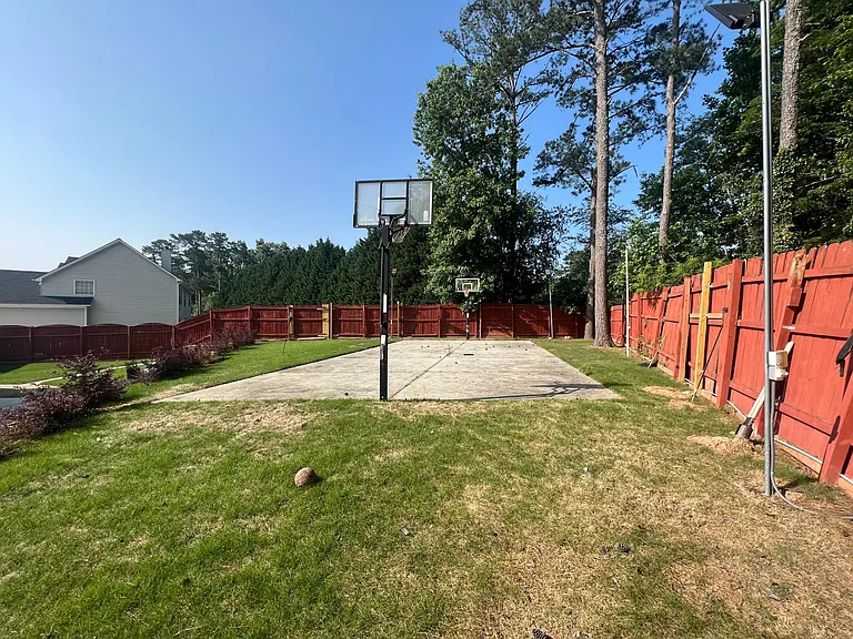1970 Embassy Walk Ln — Photo 29
