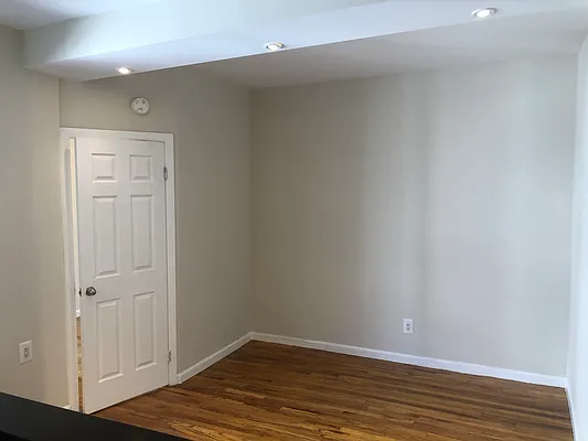 Rented by Karten Real Estate Services LLC | media 3