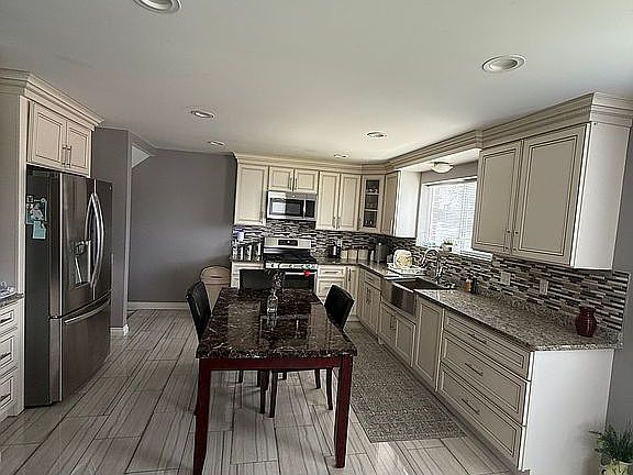 3rd image of 7115 Payne Ave