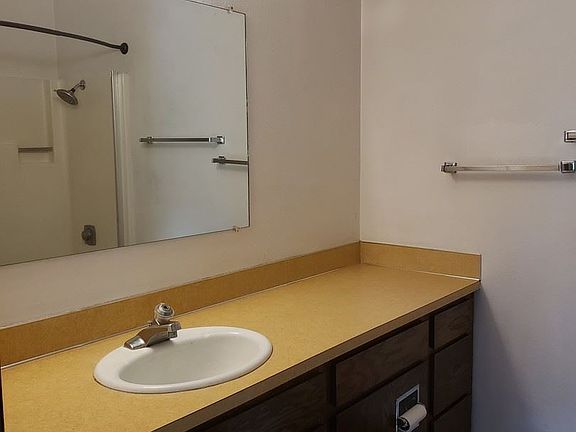 5th image of 1409 Vineyard Dr APT 2