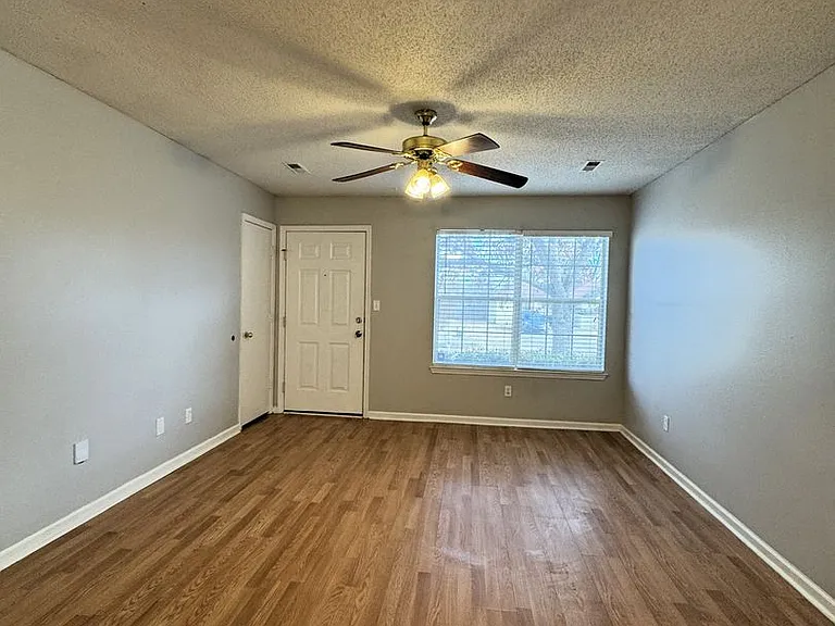 107 Sugar Bluff Ln NW — Photo 3