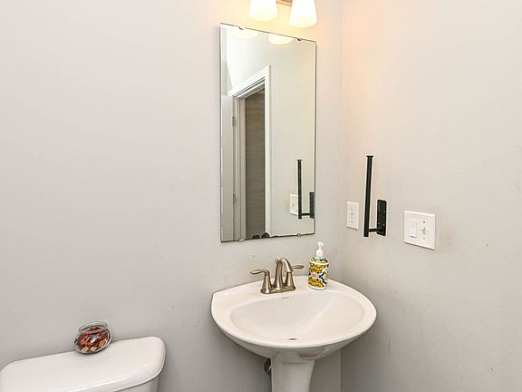 5th image of 9904 Delmore Dr