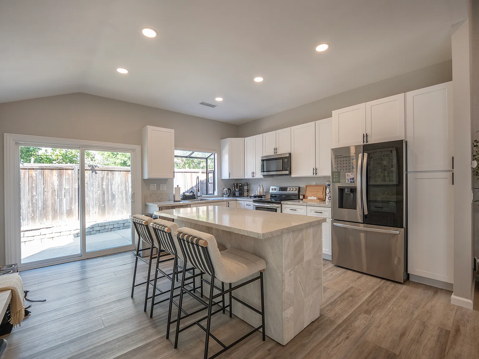 2 bed, 1224 sqft, $4,295 — Photo 3