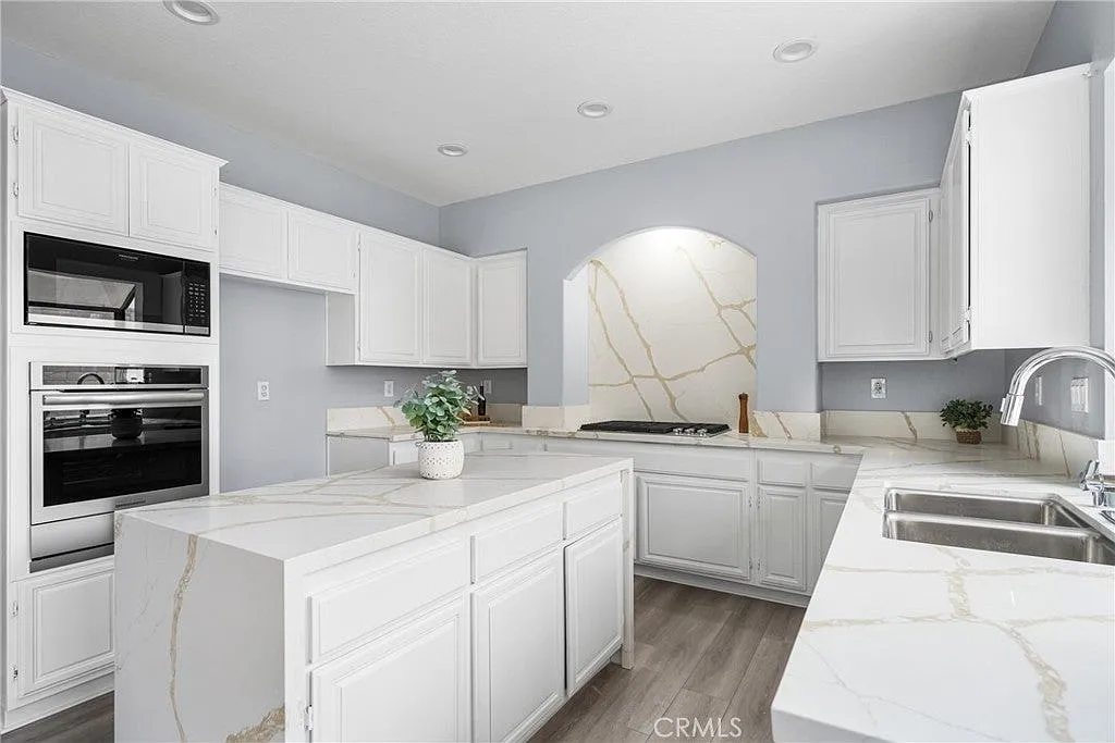 4 bed, 2.5 bath, 2544 sqft, $6,250 — Photo 4