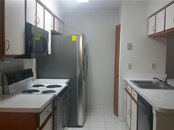 3rd image of 2048 Royal Bay Blvd APT 4