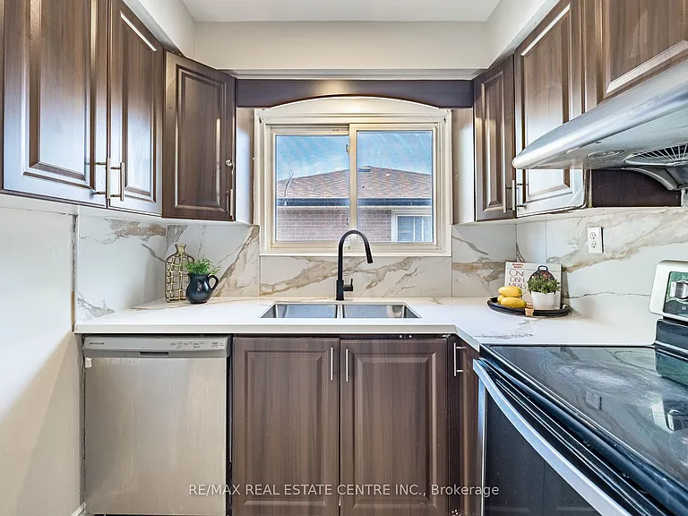 2 Milner Rd #MAIN FLOOR — Photo 19