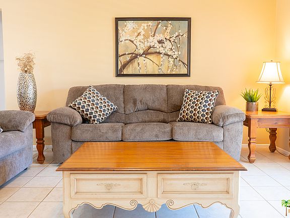 3rd image of 9881 Oakmount Blvd