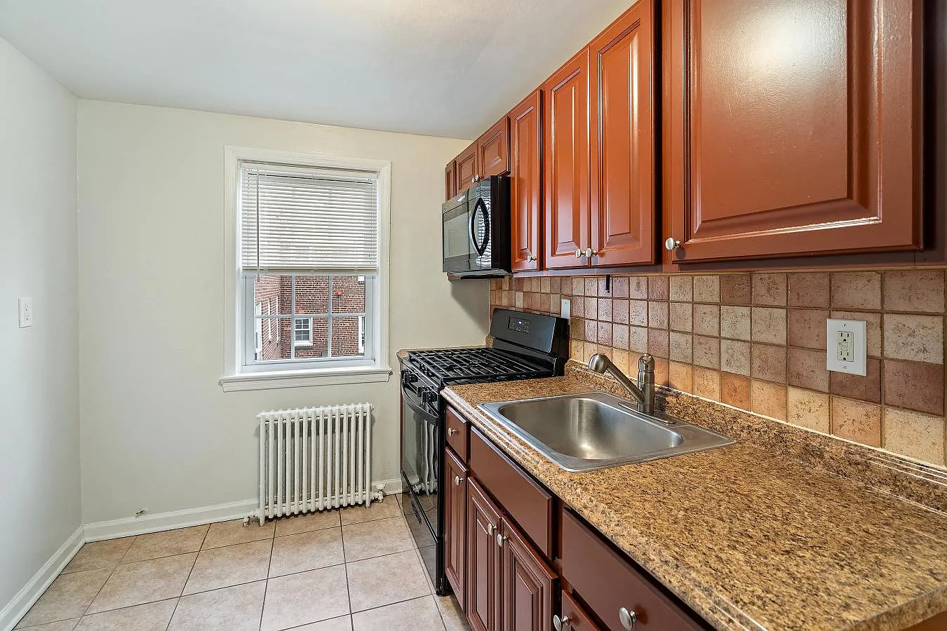 263 Bloomfield Avenue Apartments — Photo 2
