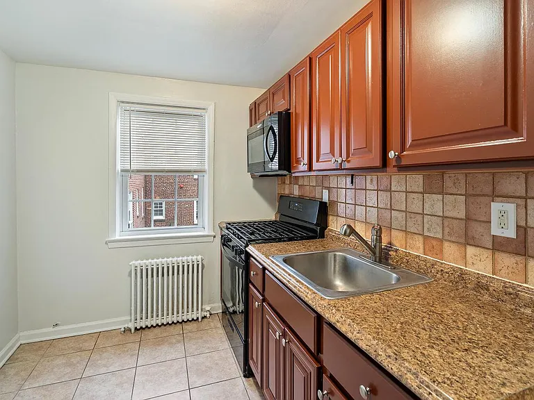 263 Bloomfield Avenue Apartments — Photo 2