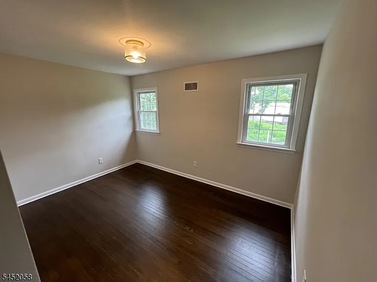 1006 Gifford Ct — Photo 13