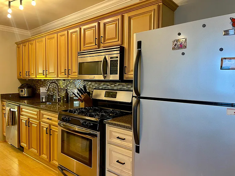 308 18th Pl NE #3 — Photo 3