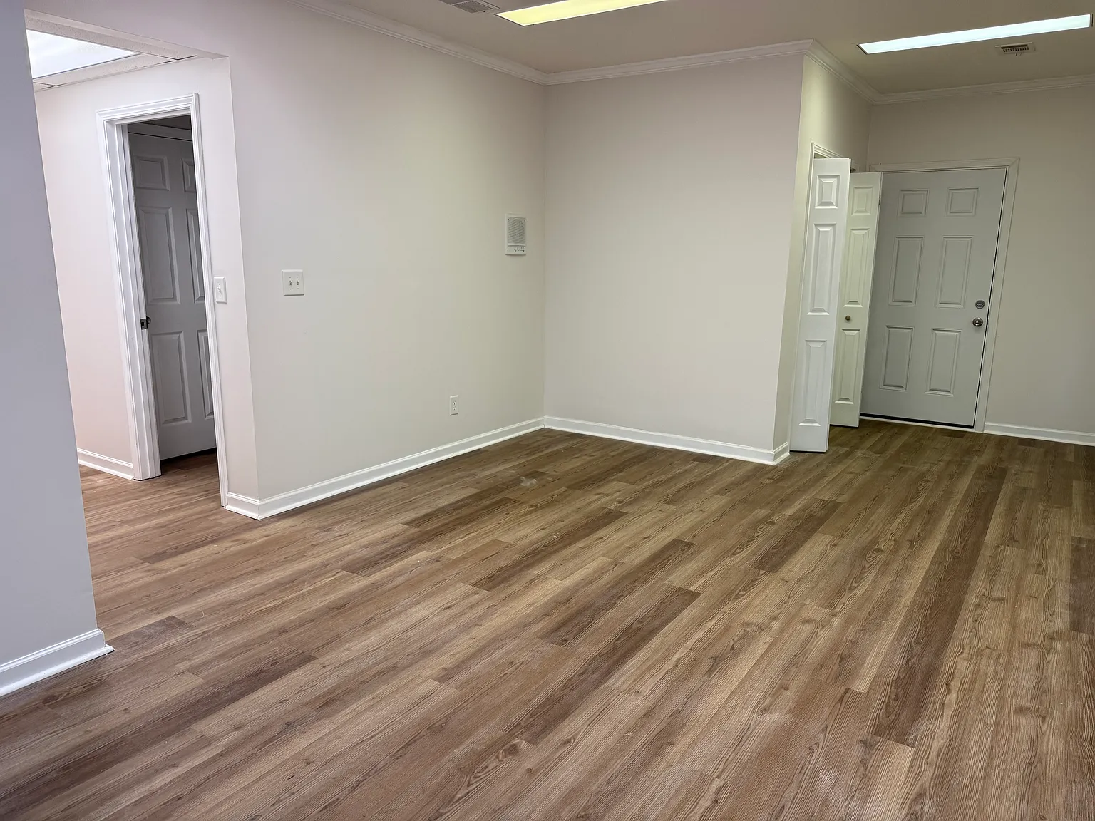 1 bed, 1350 sqft, $1,600 — Photo 3