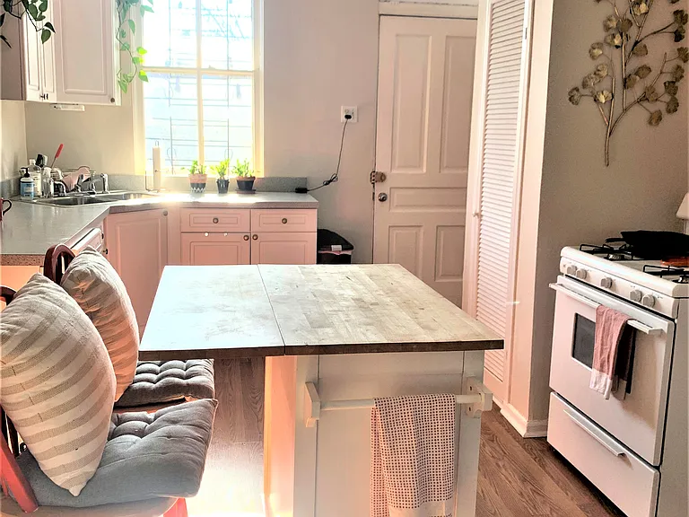 2031 W Moffat St #3 — Photo 6