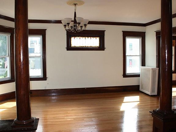 4th image of 10 Winthrop Ave