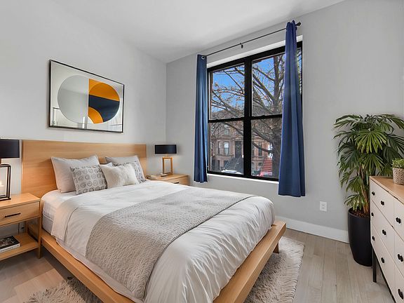 2nd image of 346 Vernon Ave #3