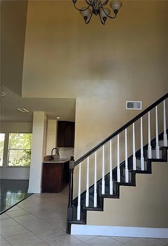 3 bed, 2.5 bath, 2055 sqft, $1,850 — Photo 3
