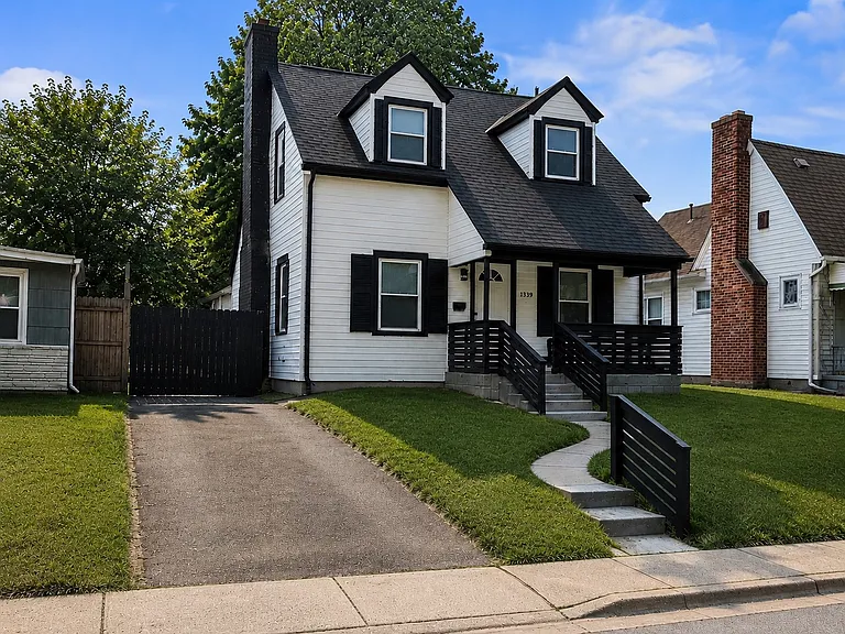 1339 Duxberry Ave — Photo 1