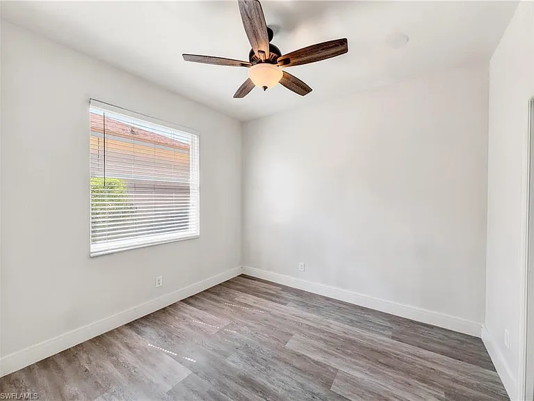 9750 Sassafras Ct — Photo 6