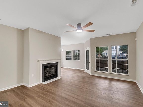 4th image of 4137 Fountainside Ln Unit B002