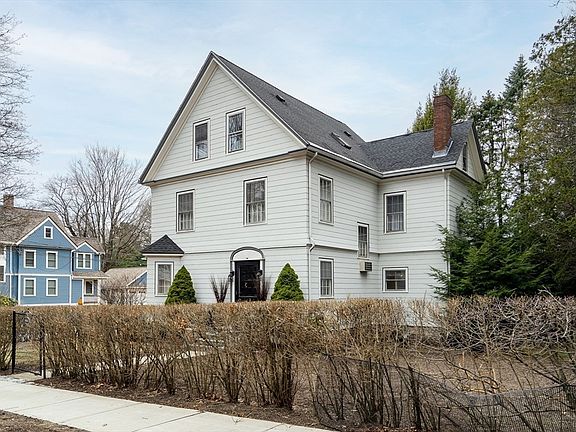 2nd image of 1083 Walnut St