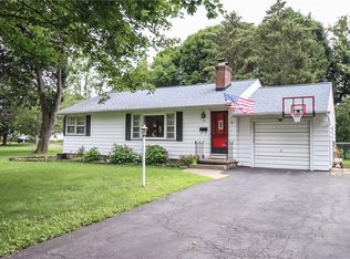 26 Cornwall Ln, Rochester, NY 14617