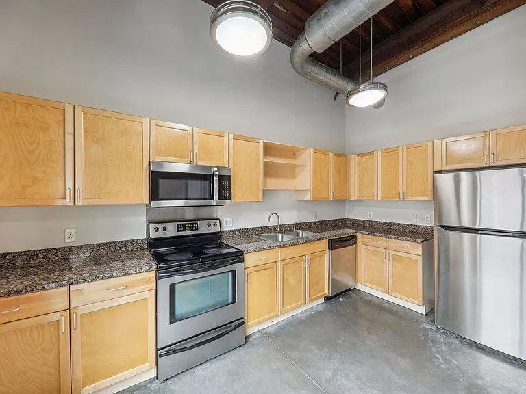 Stadium Loft Apartments — Photo 30