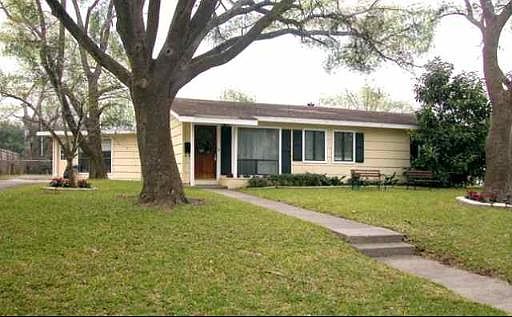 1st image of 837 CANTERBURY HILL