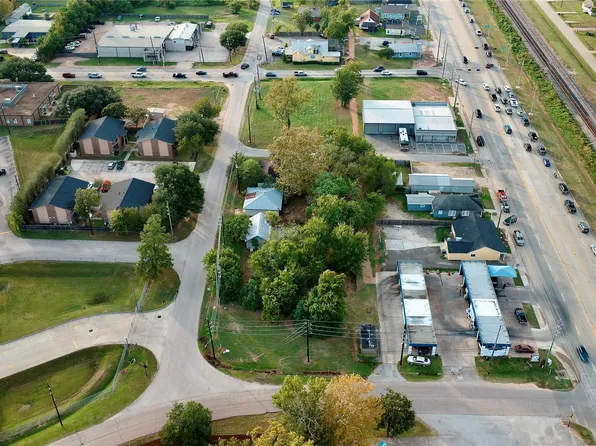 122 Commerce St, Magnolia, TX 77355