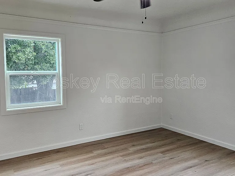 1346 Redwood St — Photo 10