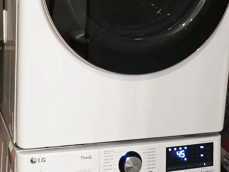Full size in unit Washer/Dryer