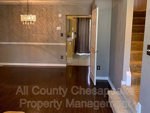 3rd image of 1119 Robin Hill Ct