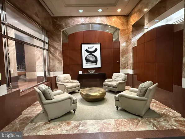 4801 Fairmont Ave APT 403, Bethesda, MD 20814