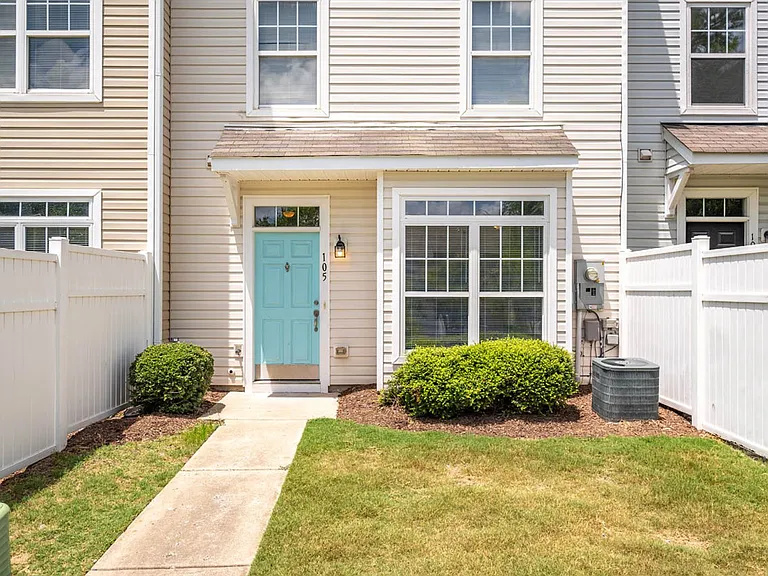1211 Canyon Rock Ct #105 — Photo 2