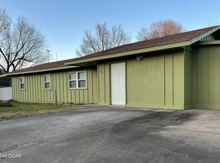 830 Riverside Dr, Neosho, MO 64850