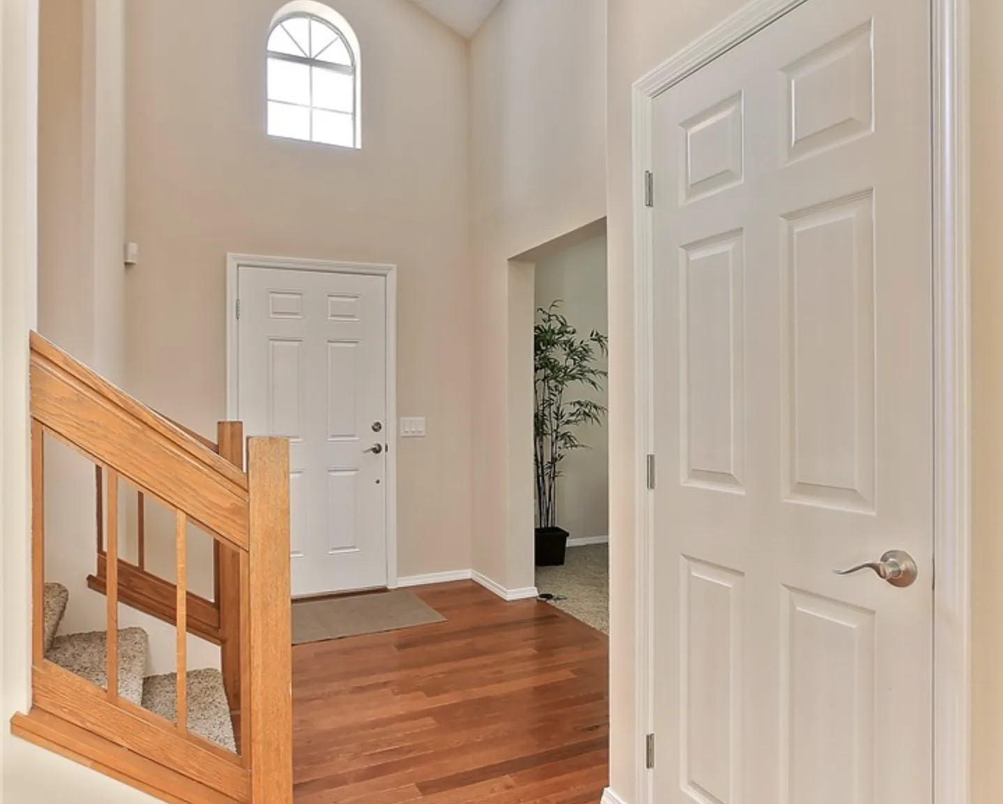 4 bed, 2530 sqft, $4,099 — Photo 2