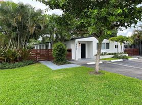 704 NE 23rd Dr
