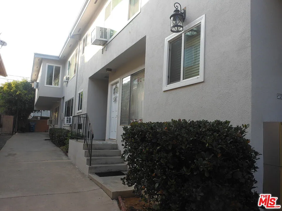2 bed, 1.0 bath, 800 sqft, $2,795 — Photo 2