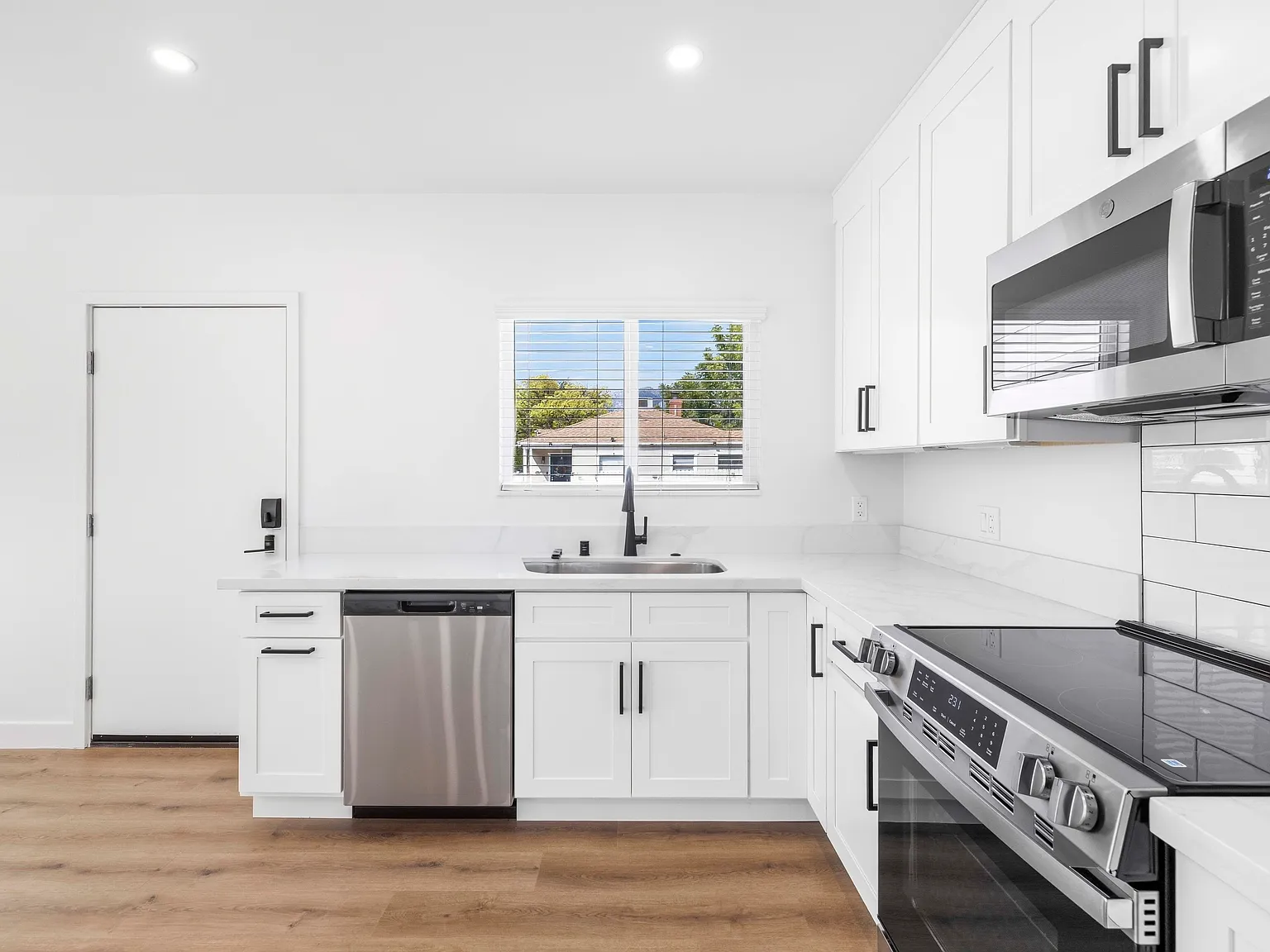 2 bed, 1022 sqft, $3,400 — Photo 4