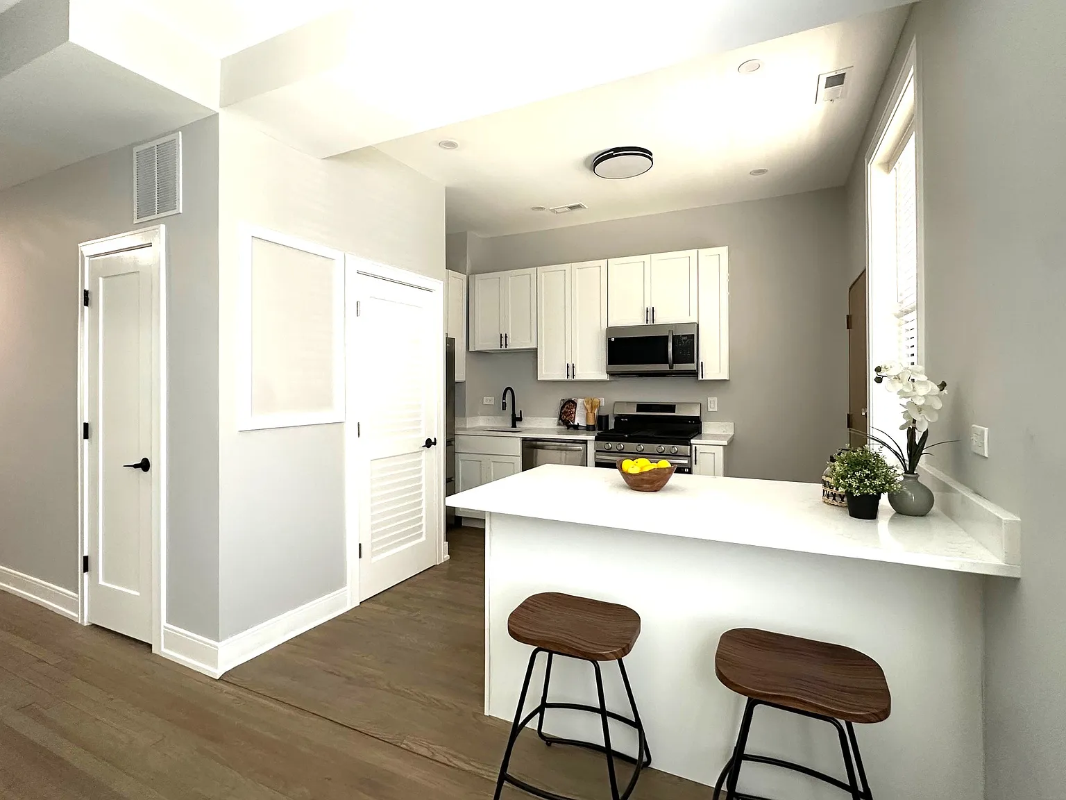 3836 N Wilton Ave — Photo 1